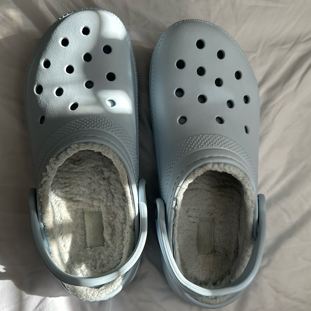 Blue Crocs With Fuzzy Interior 🩵